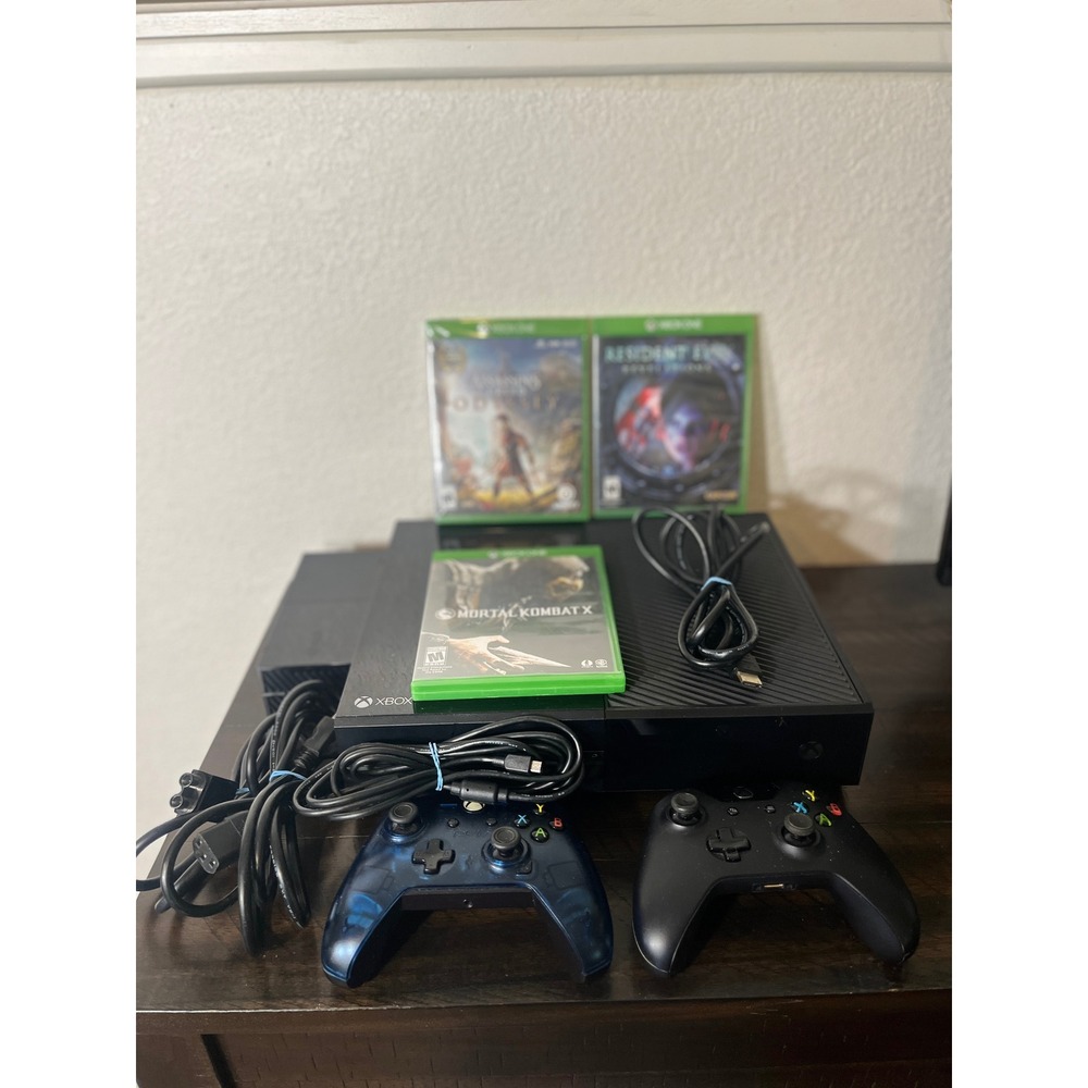 Microsoft Xbox One 500GB Console Bundle 2 Controllers 3 Games